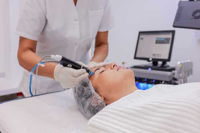 À qui s’adresse le soin Hydrafacial ? Guide expert pour comprendre les profils concernés