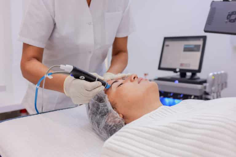 À qui s’adresse le soin Hydrafacial | All Aesthetics